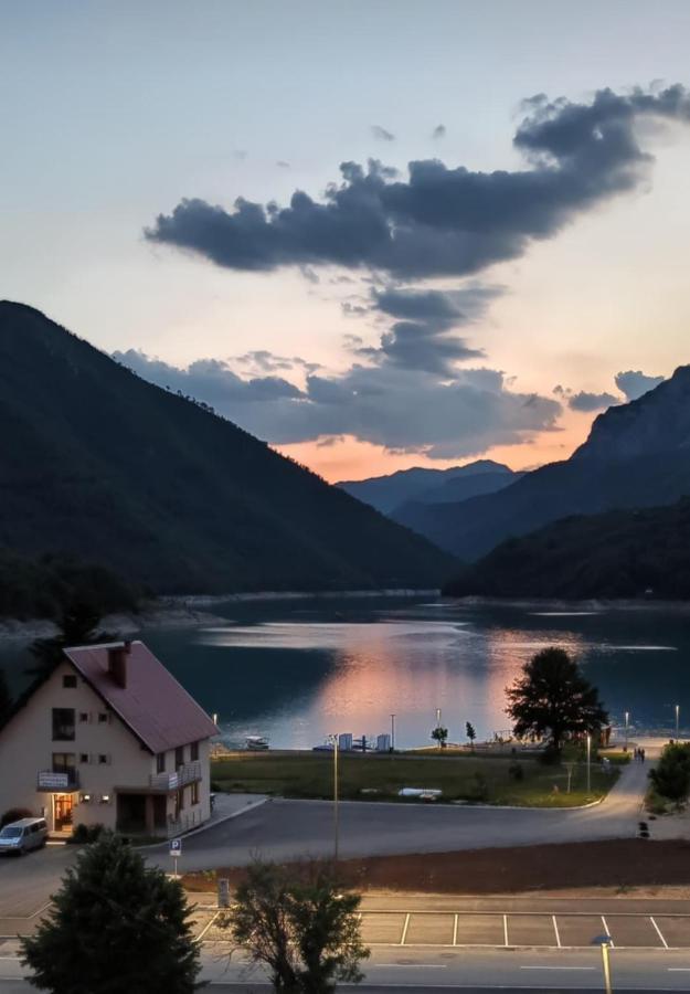 Piva Lake بلوزين المظهر الخارجي الصورة